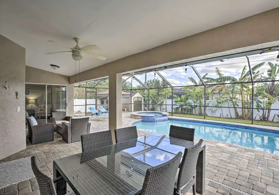 Private Home w/ Heated SPA & Pool. Cape Coral
